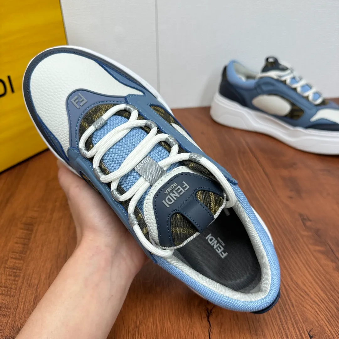 Batch 780 FENDI/FENDI Force men's sports shoes, new thick-soled lightweight lace-up low-top shoes at the counter, made of white full-grain leather and white and brown smooth leather, with padded elements. Brown FF jacquard and yellow technical fabric details. Lightweight, thick white sole with FF graphic details on the toe and heel. Main body of pebbled soft cowhide with Nappa calfskin. Contrasting color multiple composite splicing, extremely modern and youthful, webbing style lace-up hole design, multiple injection molded brand logo plastic modules on the toe, and embroidered FF logo on the side, heavy craftsmanship, full of details, super high quality control and fine workmanship! Full mesh breathable lining, ultra-light TPR foam rubber; molded outsole, lightweight and versatile, non-slip and wear-resistant! Comes with full packaging! Size: 39-40-41-42-43-44 Leather shoe size (can be customized, 38.45 cannot be returned or exchanged) Item number: 7E1728 Blue